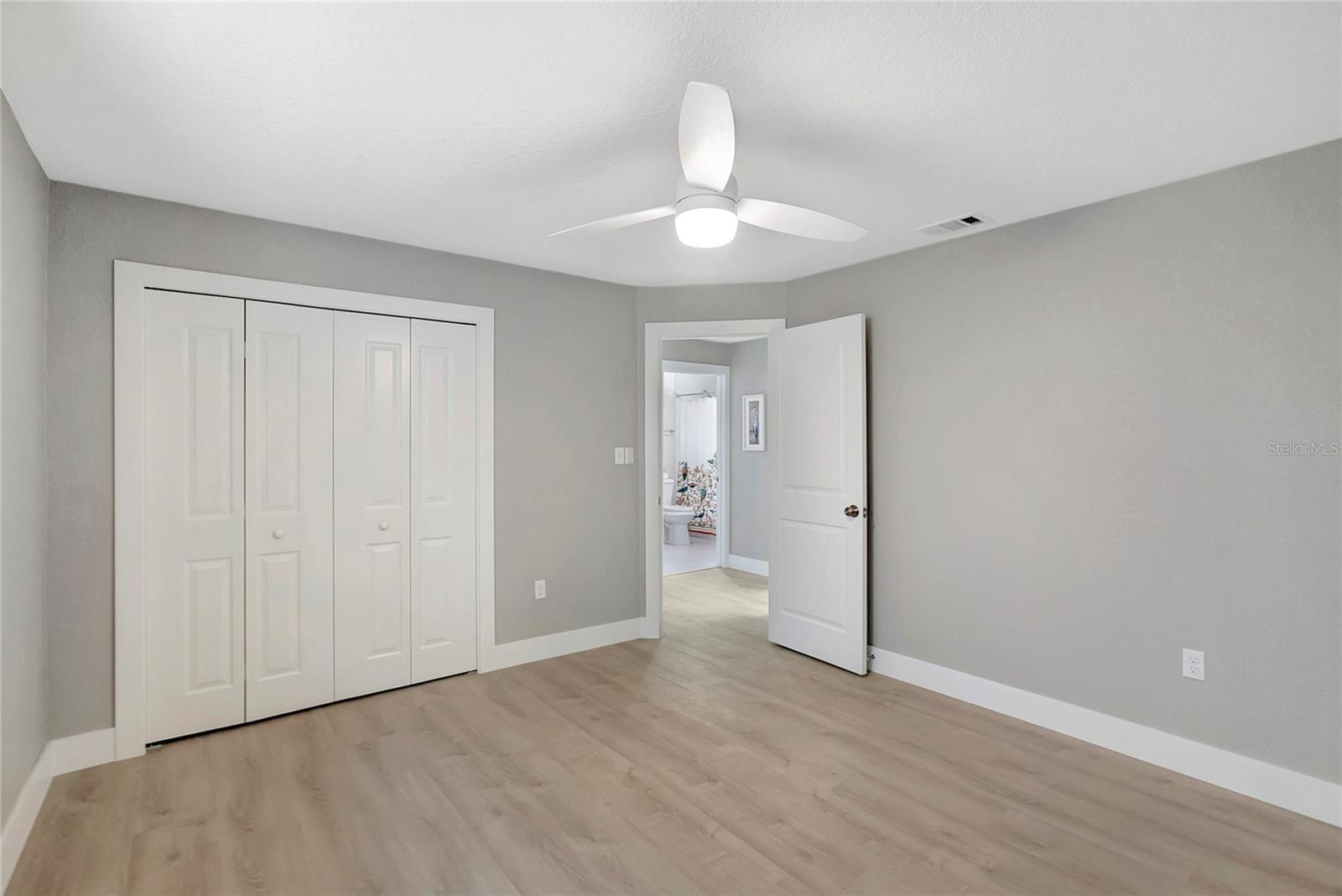 LINDENHURST - Residential Income