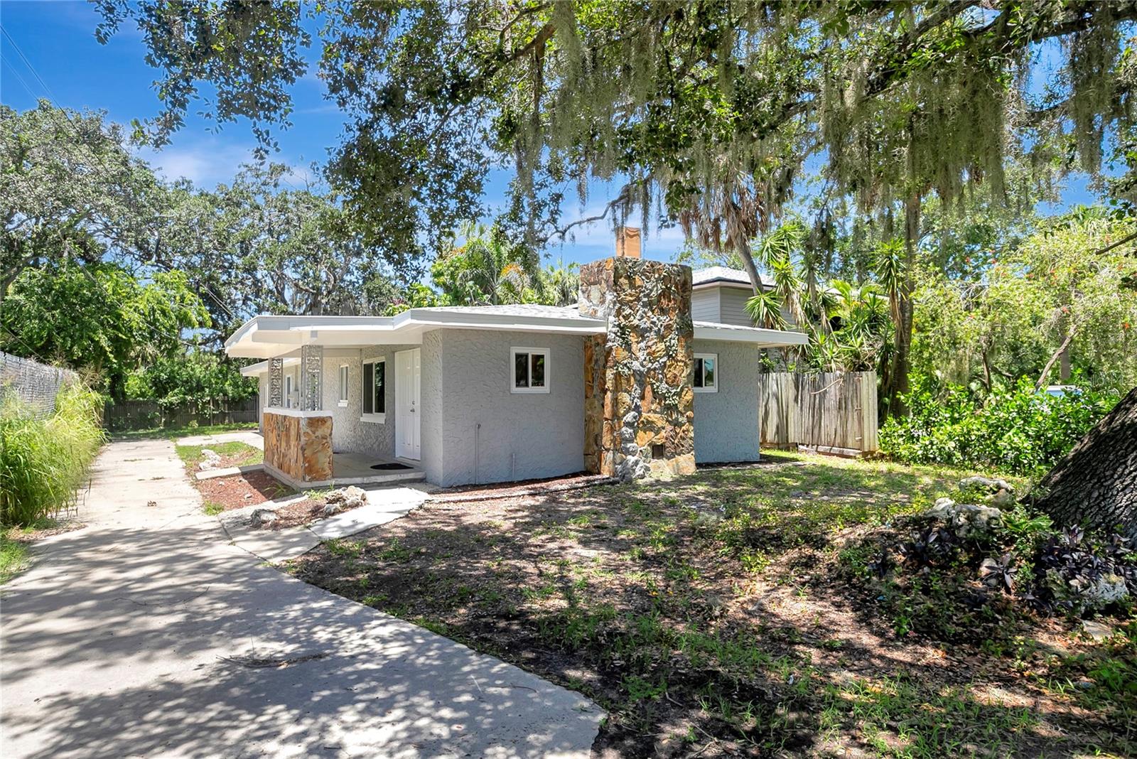LINDENHURST - Residential Income