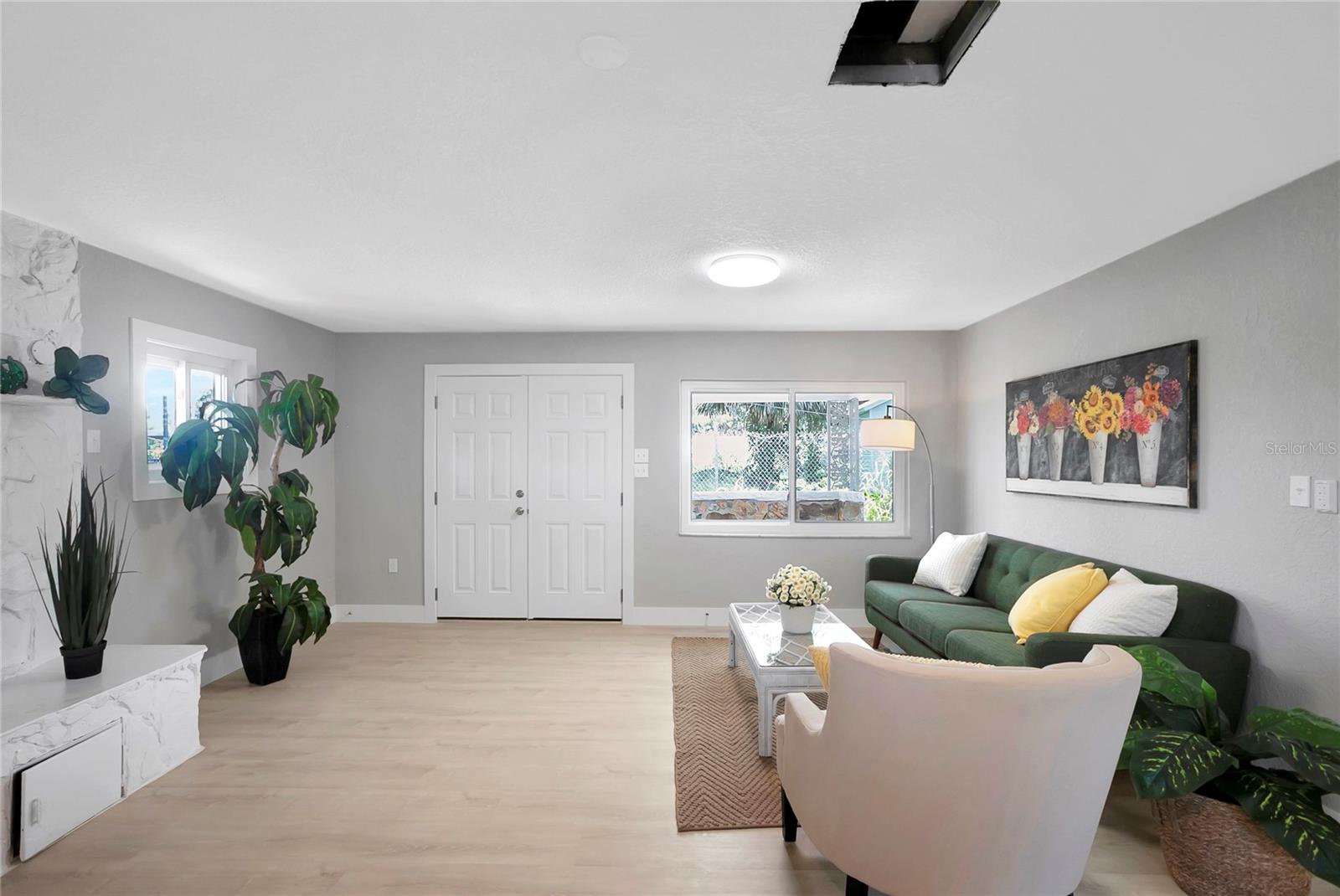 LINDENHURST - Residential Income