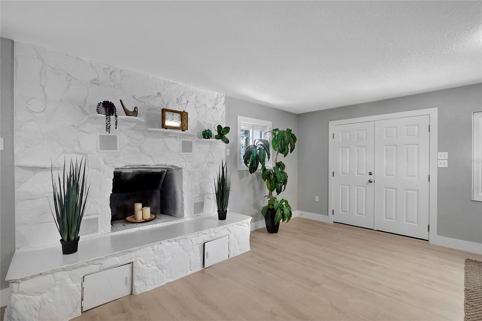 LINDENHURST - Residential Income