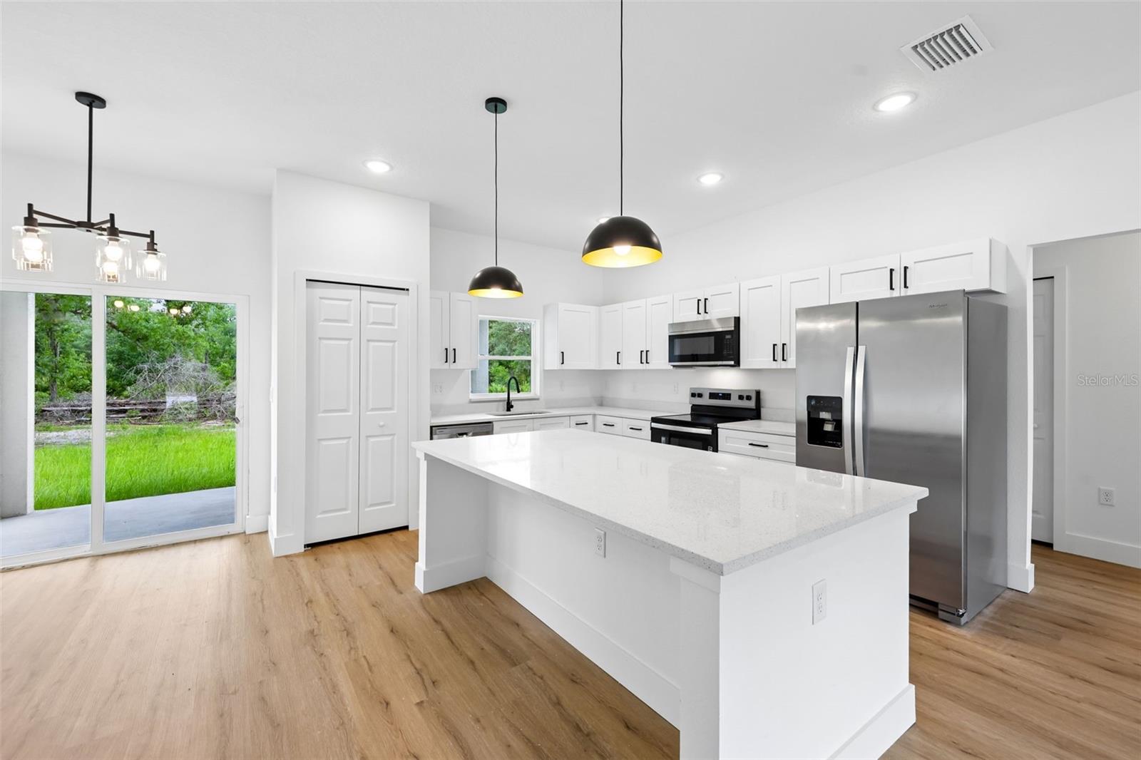 SILVER SPRINGS SHORES - Residential