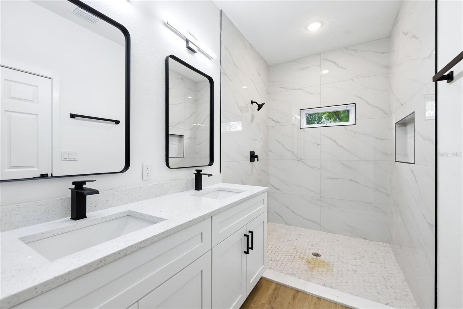 SILVER SPRINGS SHORES - Residential