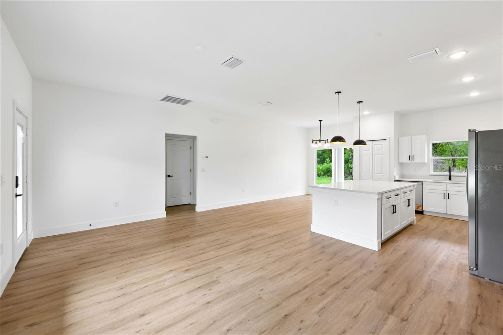 SILVER SPRINGS SHORES - Residential
