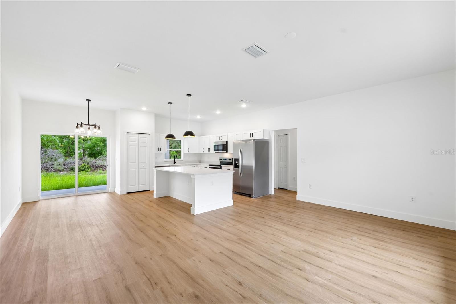 SILVER SPRINGS SHORES - Residential