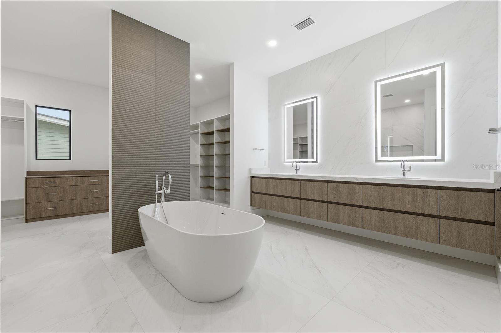 RIDGEWOOD PARK - Residential