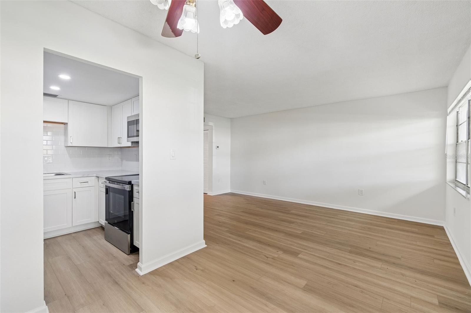 GATEWAY SQUARE APTS - Residential
