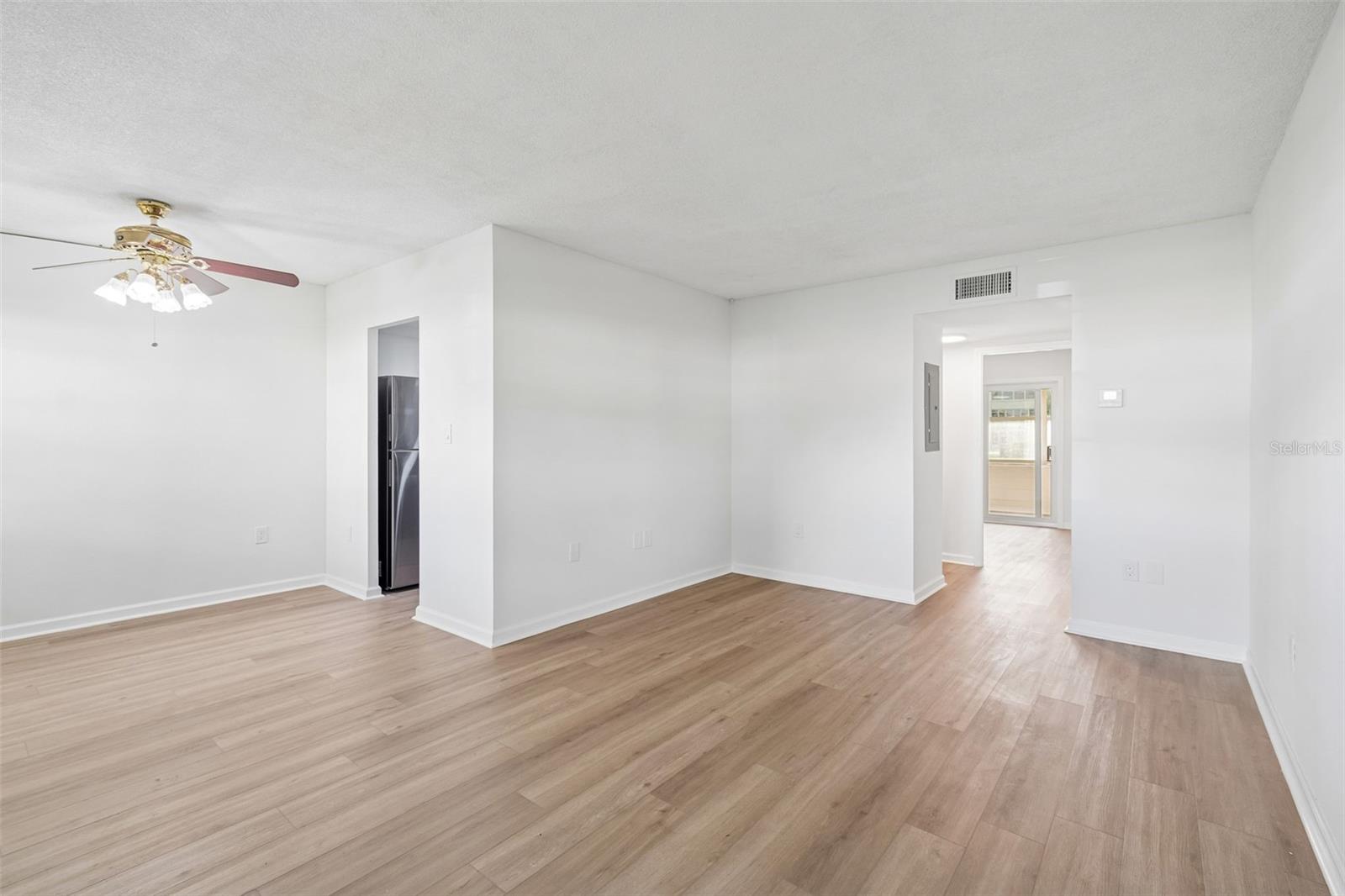 GATEWAY SQUARE APTS - Residential