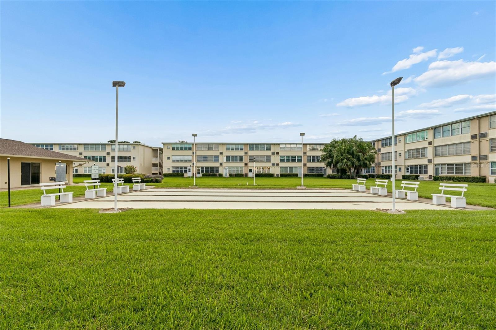 GATEWAY SQUARE APTS - Residential