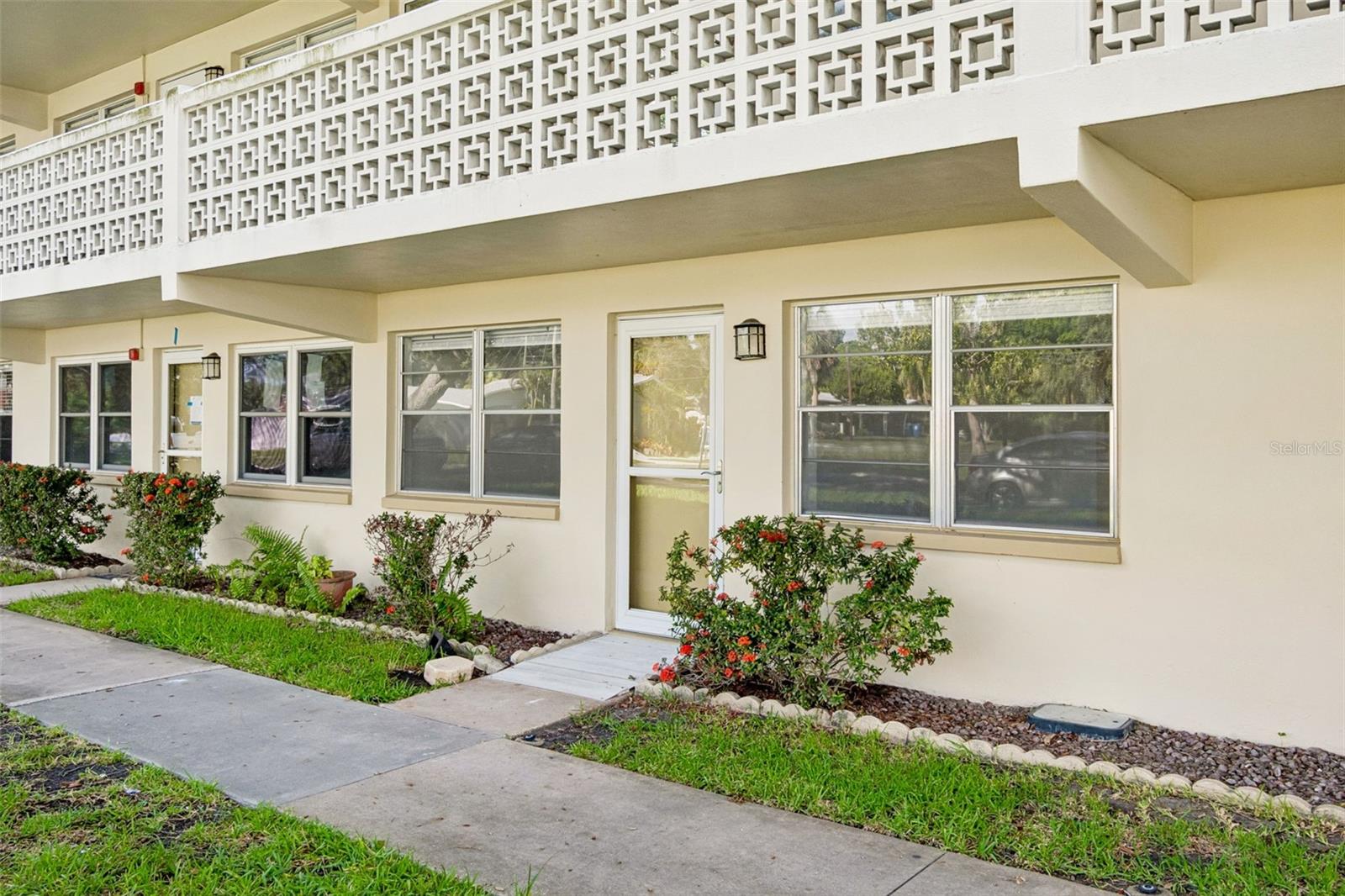 GATEWAY SQUARE APTS - Residential