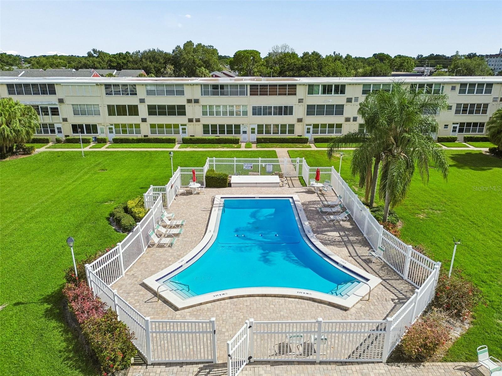 GATEWAY SQUARE APTS - Residential