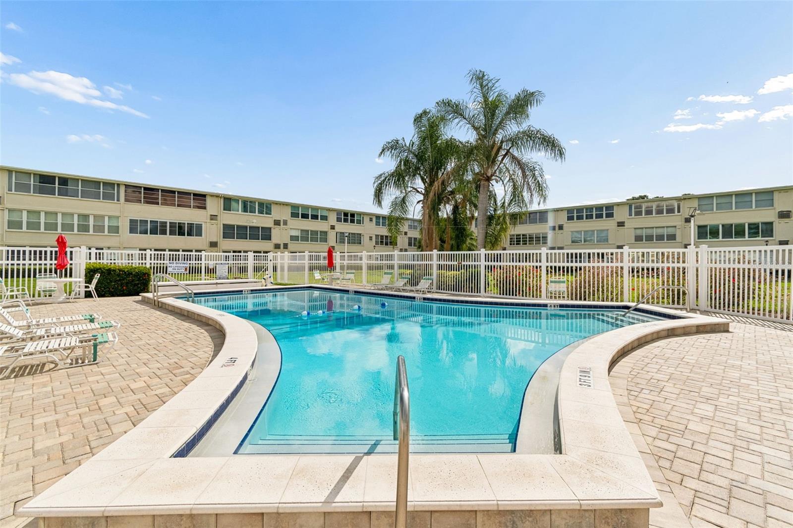 GATEWAY SQUARE APTS - Residential