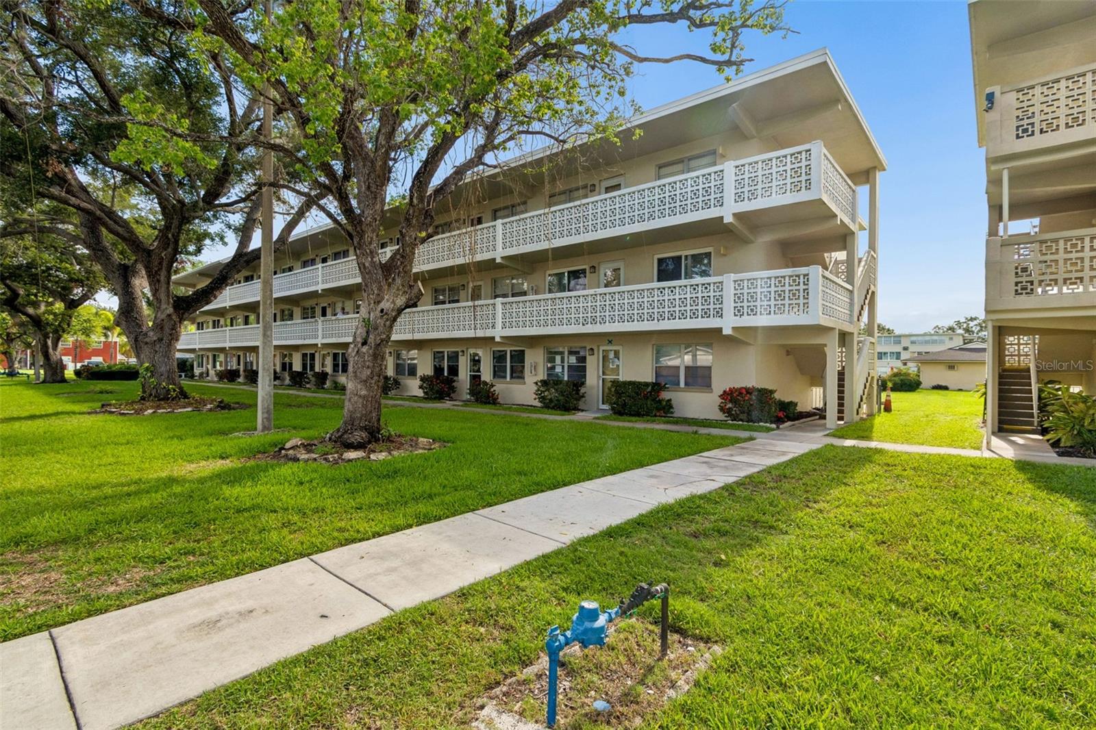 GATEWAY SQUARE APTS - Residential