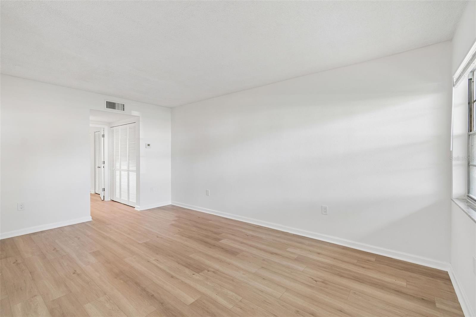 GATEWAY SQUARE APTS - Residential