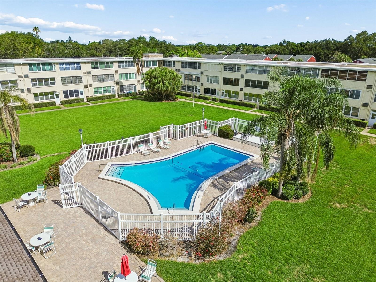 GATEWAY SQUARE APTS - Residential