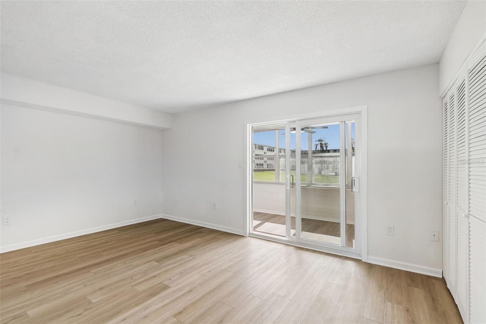 GATEWAY SQUARE APTS - Residential