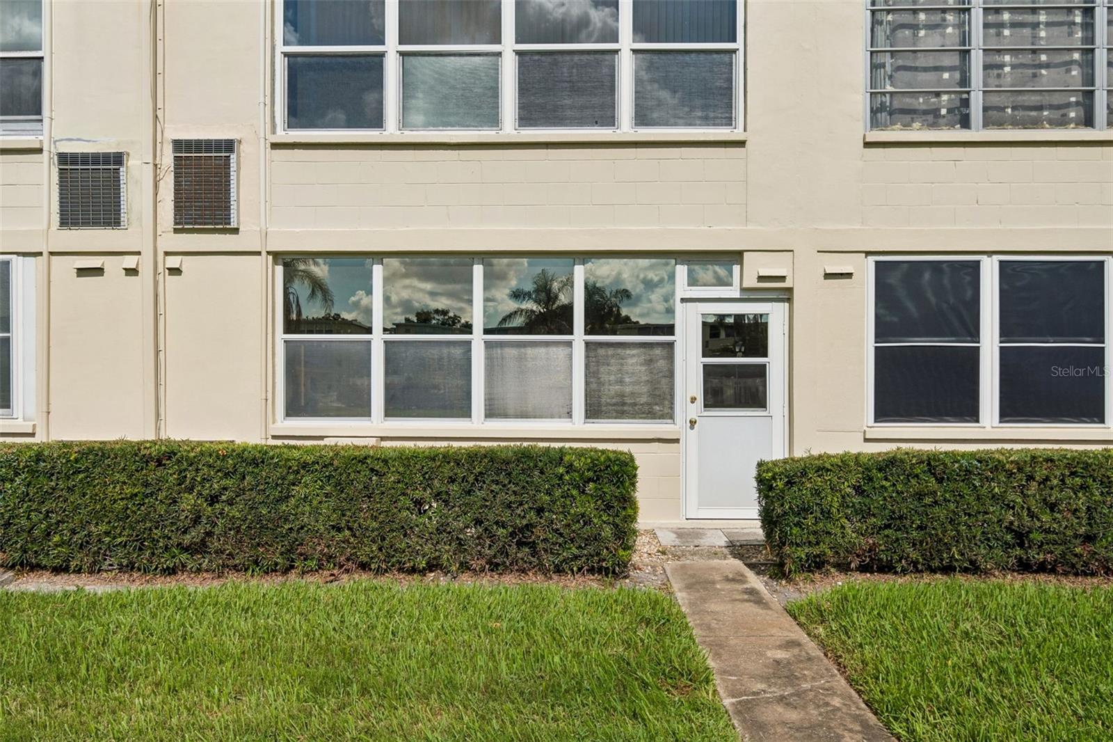 GATEWAY SQUARE APTS - Residential