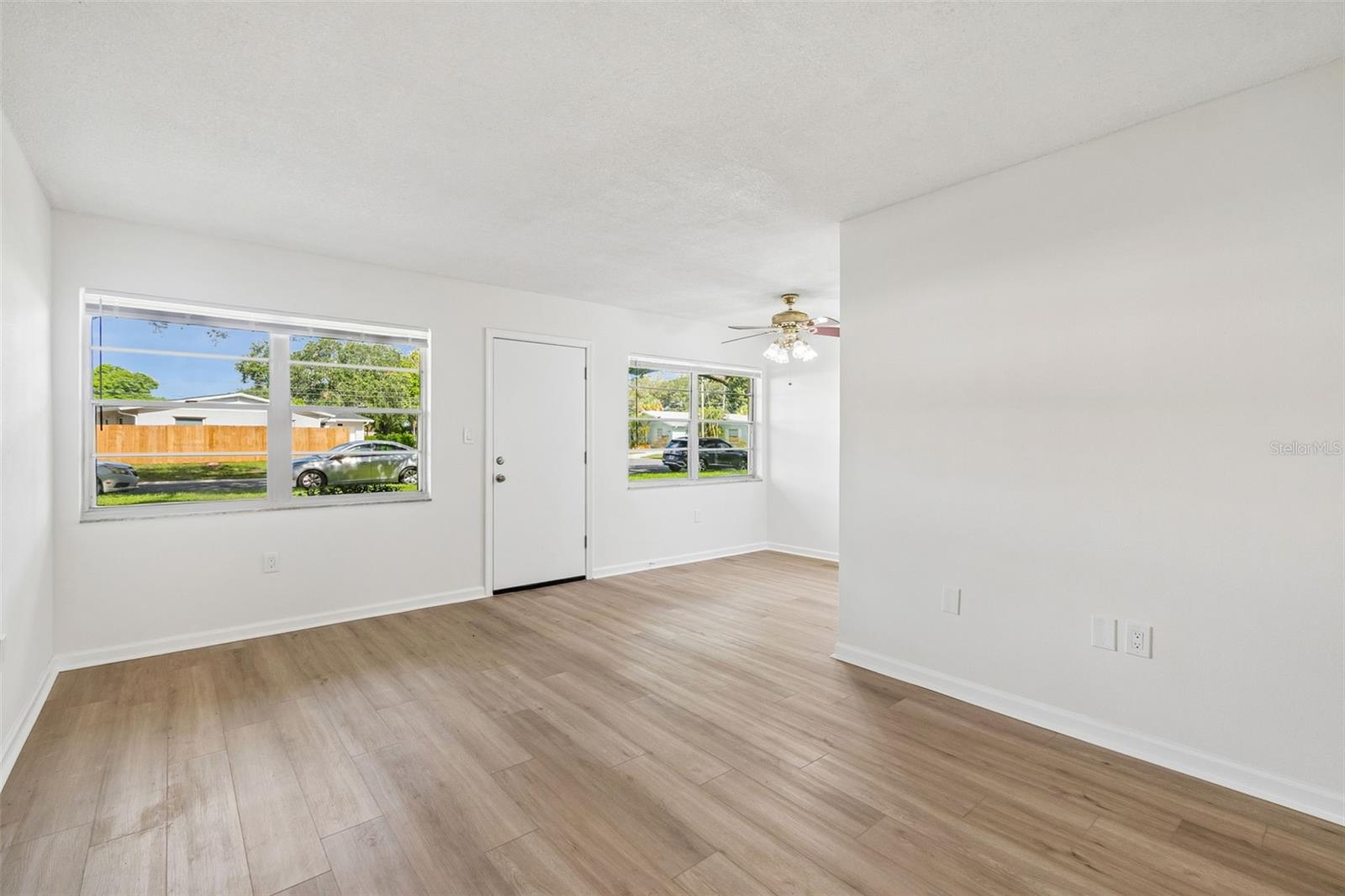 GATEWAY SQUARE APTS - Residential