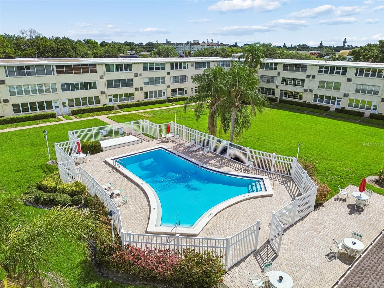 GATEWAY SQUARE APTS - Residential