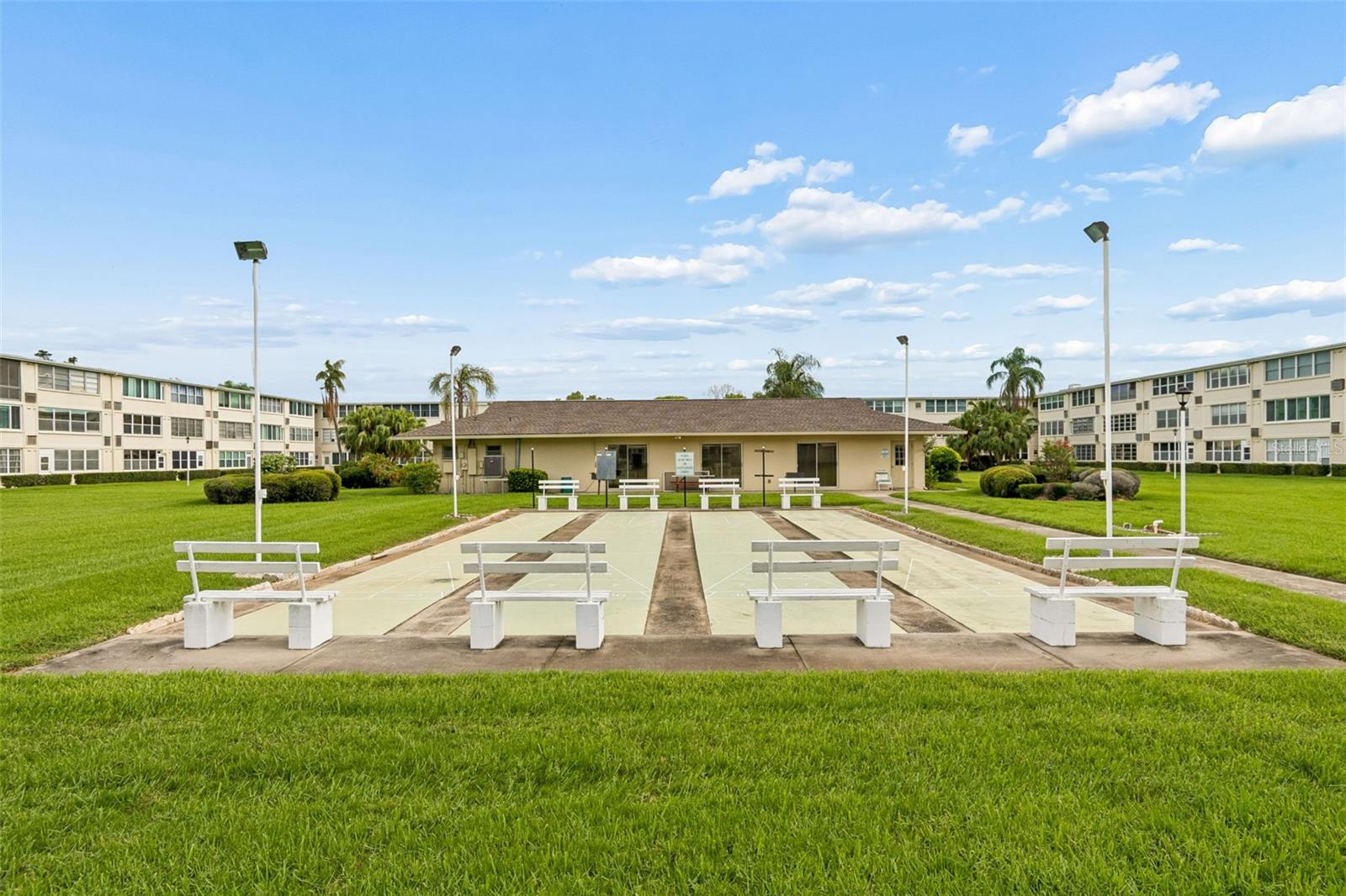 GATEWAY SQUARE APTS - Residential