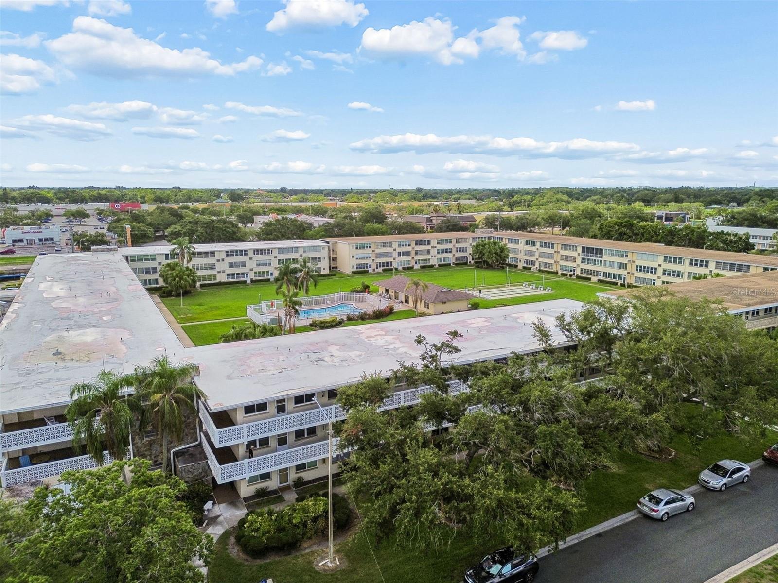 GATEWAY SQUARE APTS - Residential