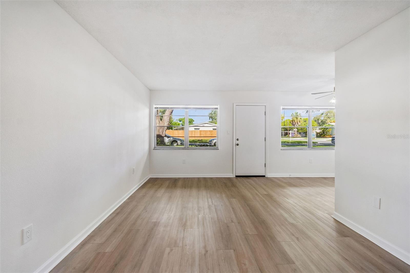 GATEWAY SQUARE APTS - Residential