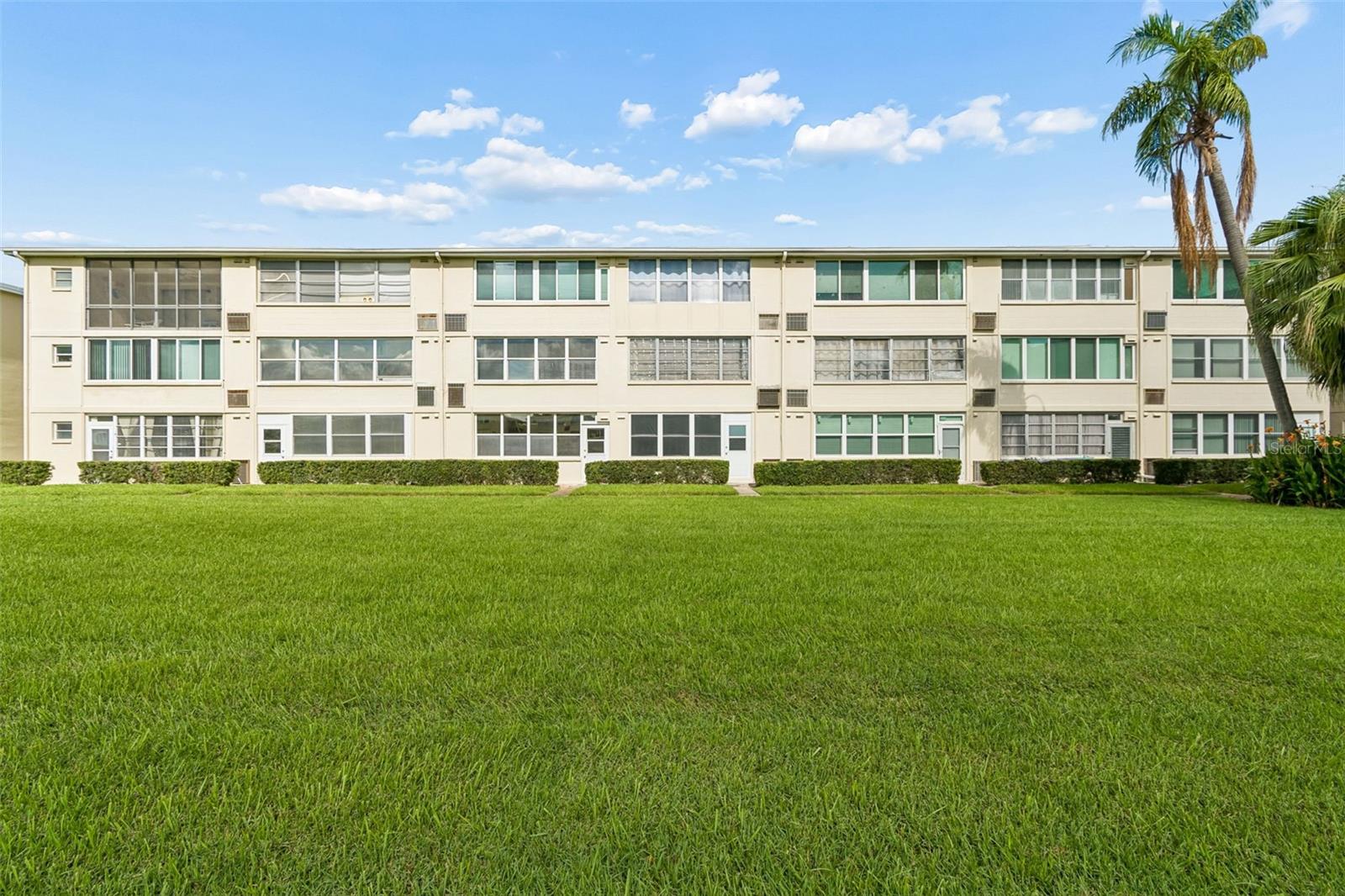 GATEWAY SQUARE APTS - Residential