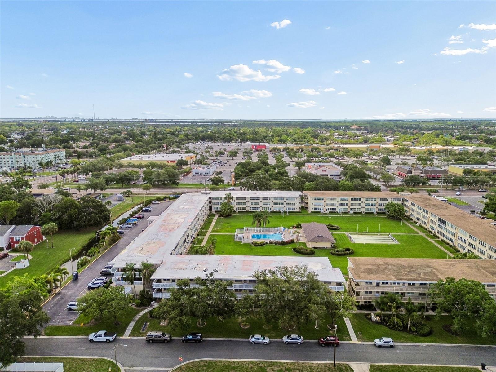 GATEWAY SQUARE APTS - Residential