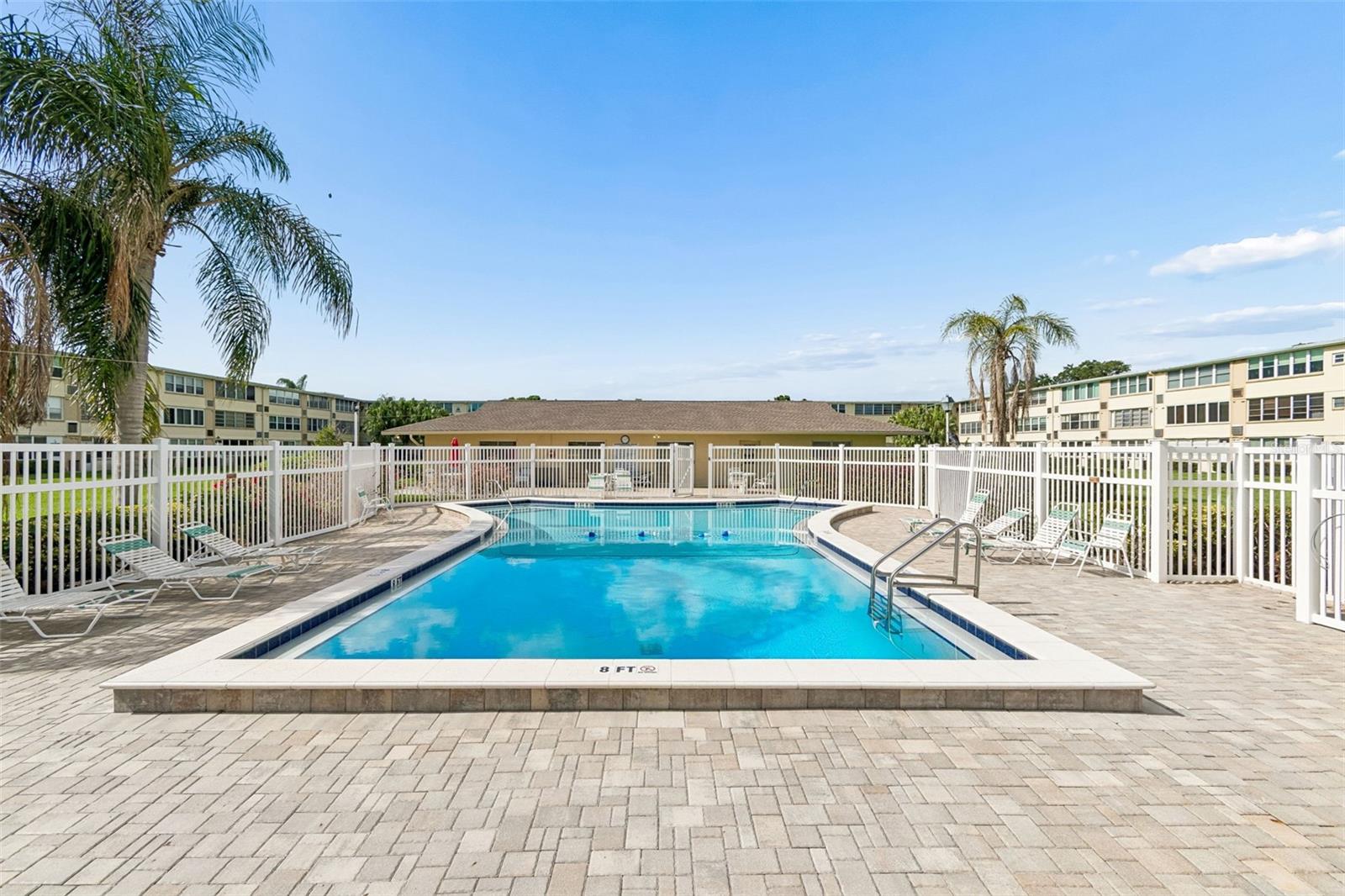 GATEWAY SQUARE APTS - Residential