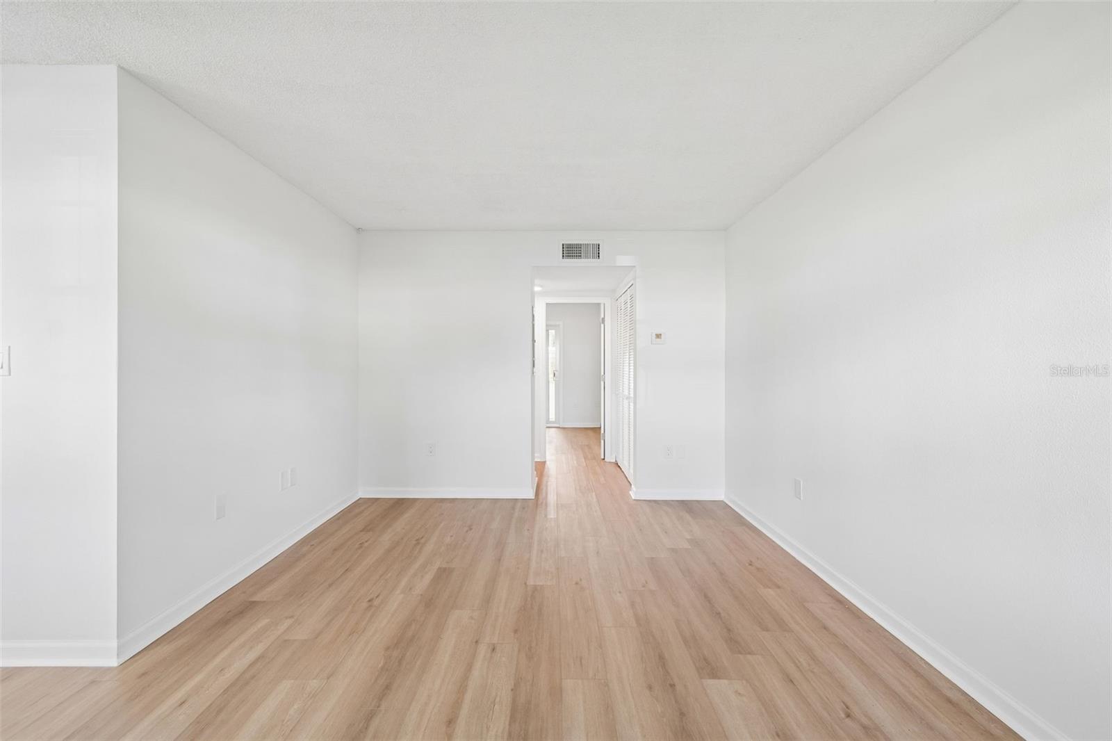 GATEWAY SQUARE APTS - Residential