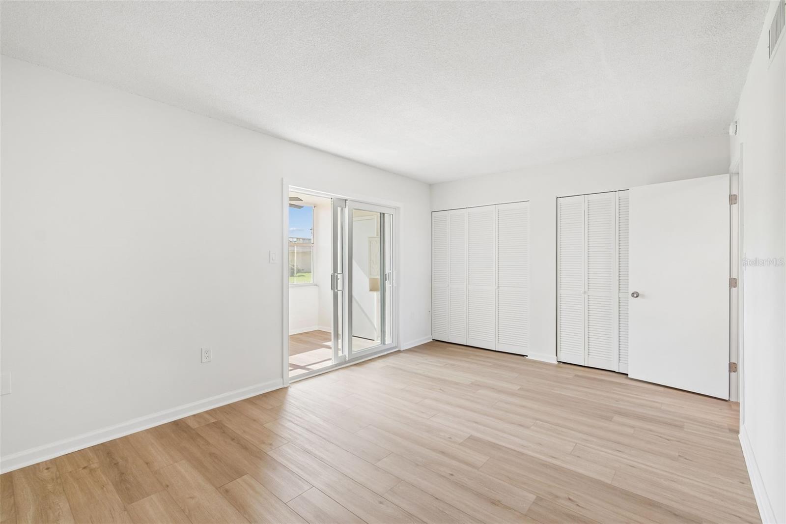 GATEWAY SQUARE APTS - Residential