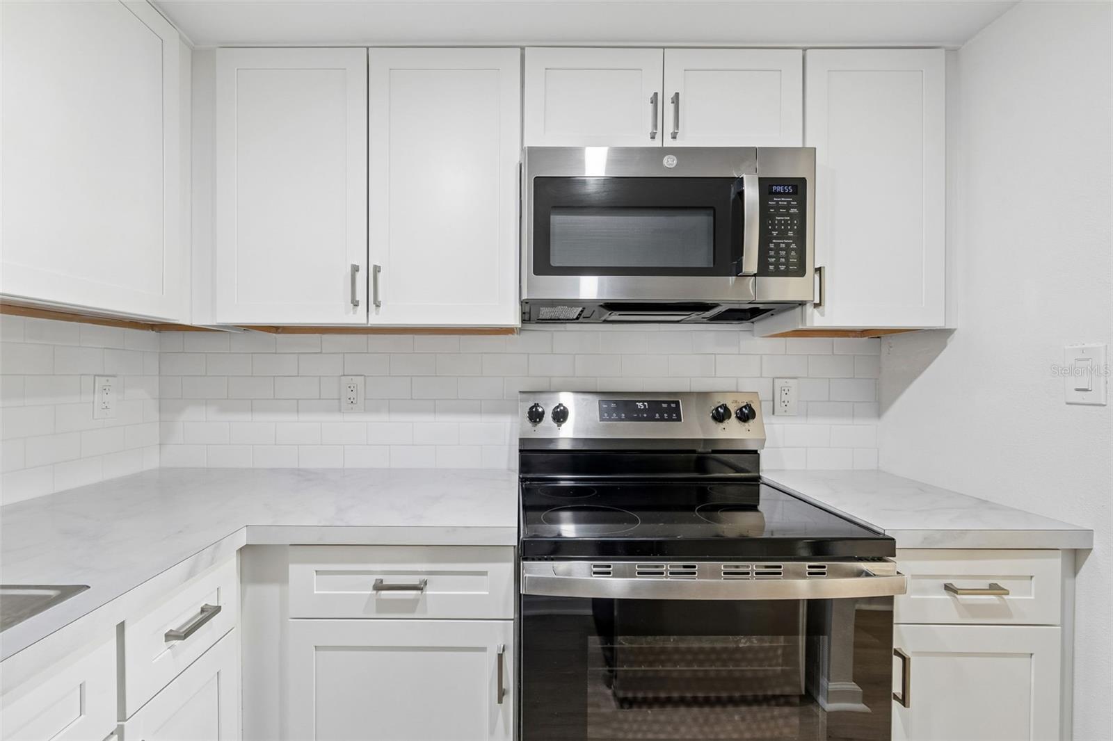 GATEWAY SQUARE APTS - Residential