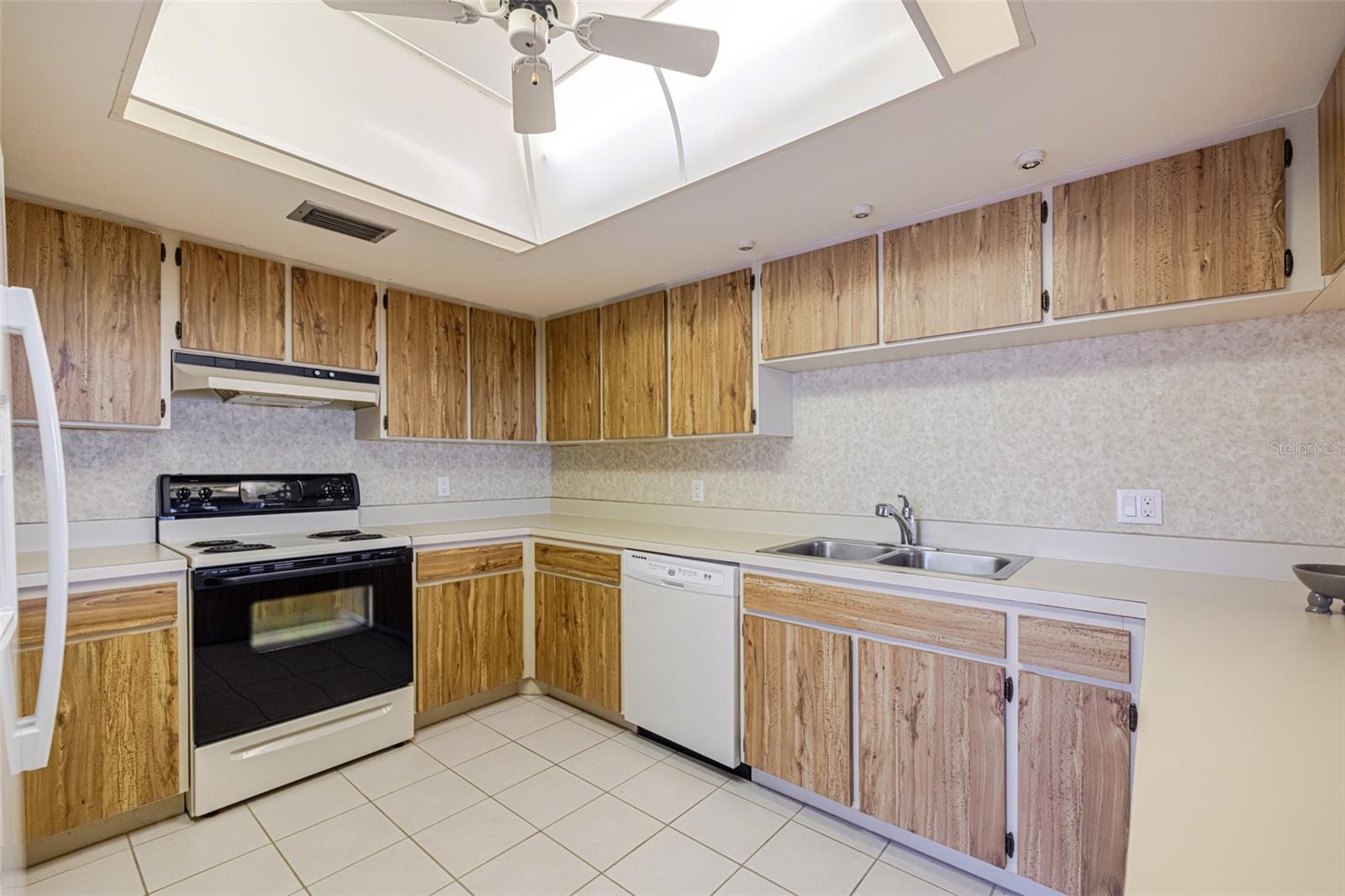 MARINA SOUTH SHORE CONDO - Residential