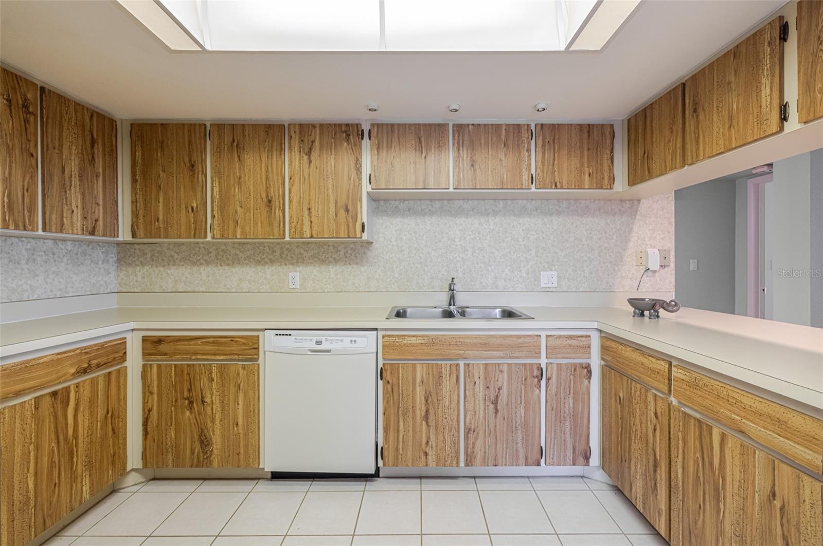 MARINA SOUTH SHORE CONDO - Residential