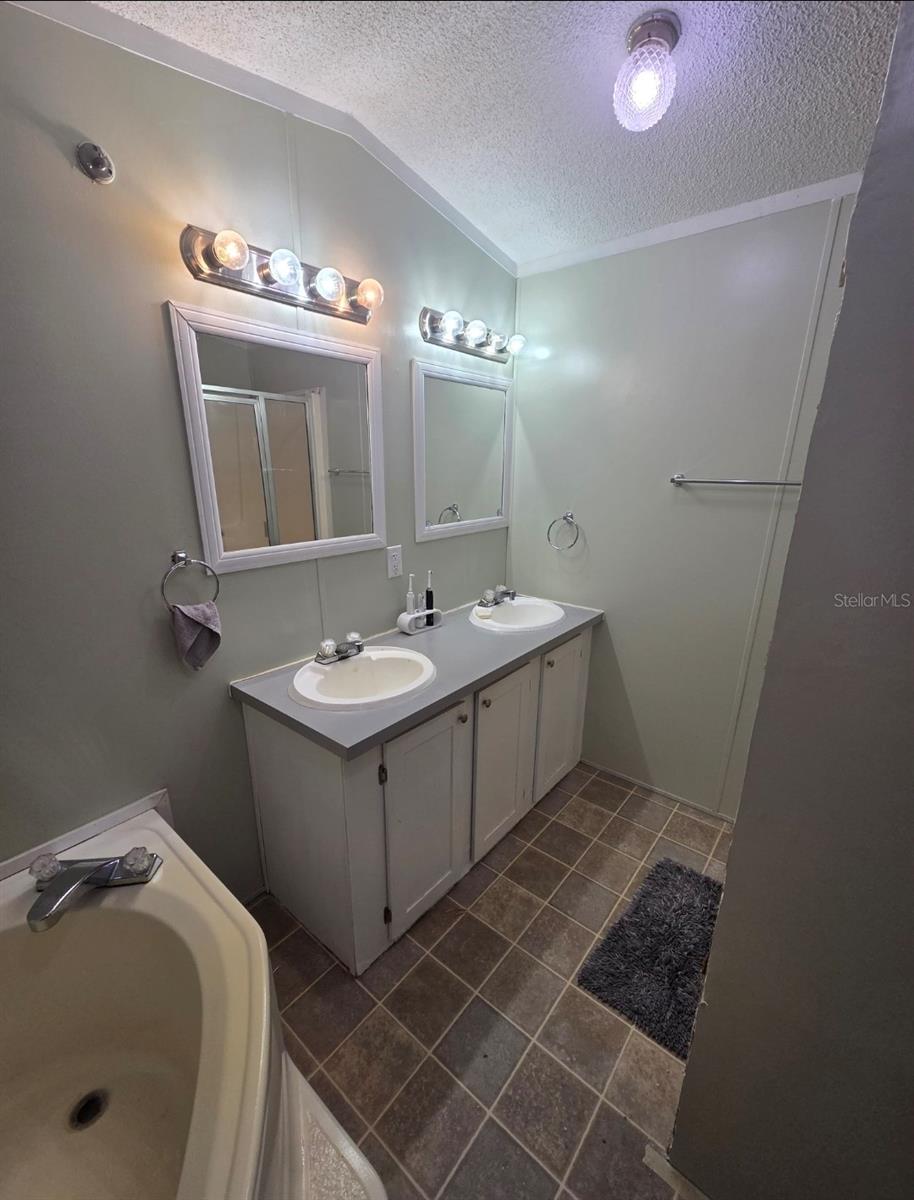 WEST OAK GARDENS ESTATES - Residential