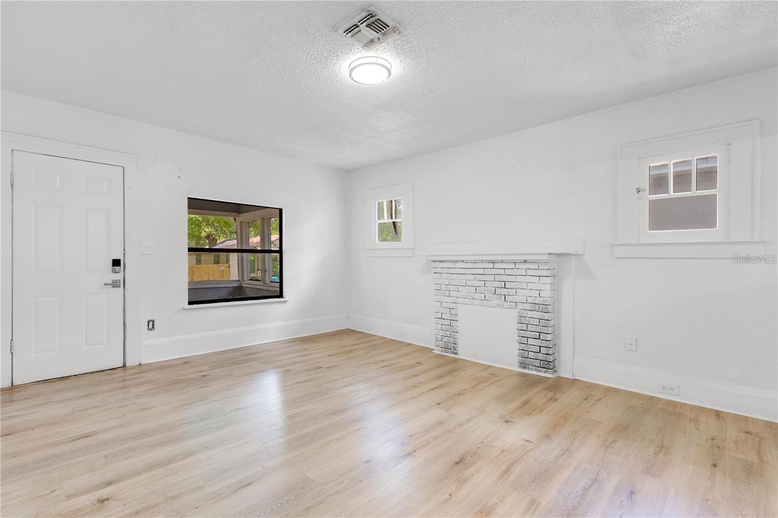 WEST ORLANDO SUB - Residential Lease