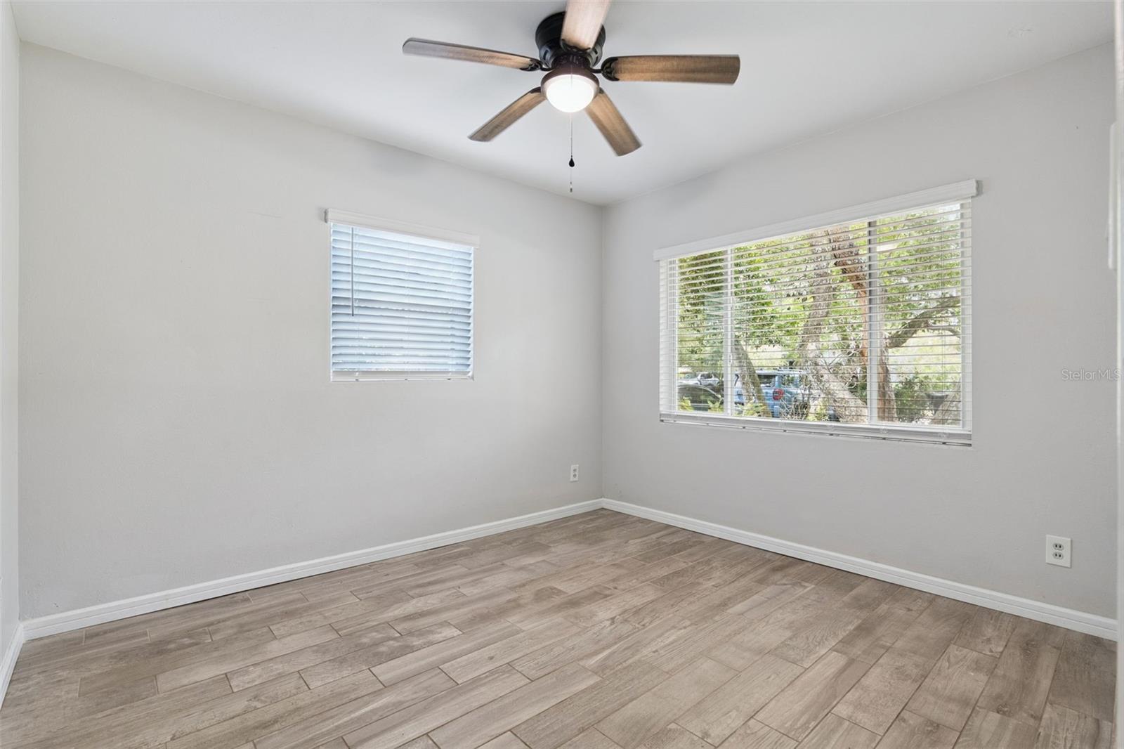 QUEEN ACRES - Residential