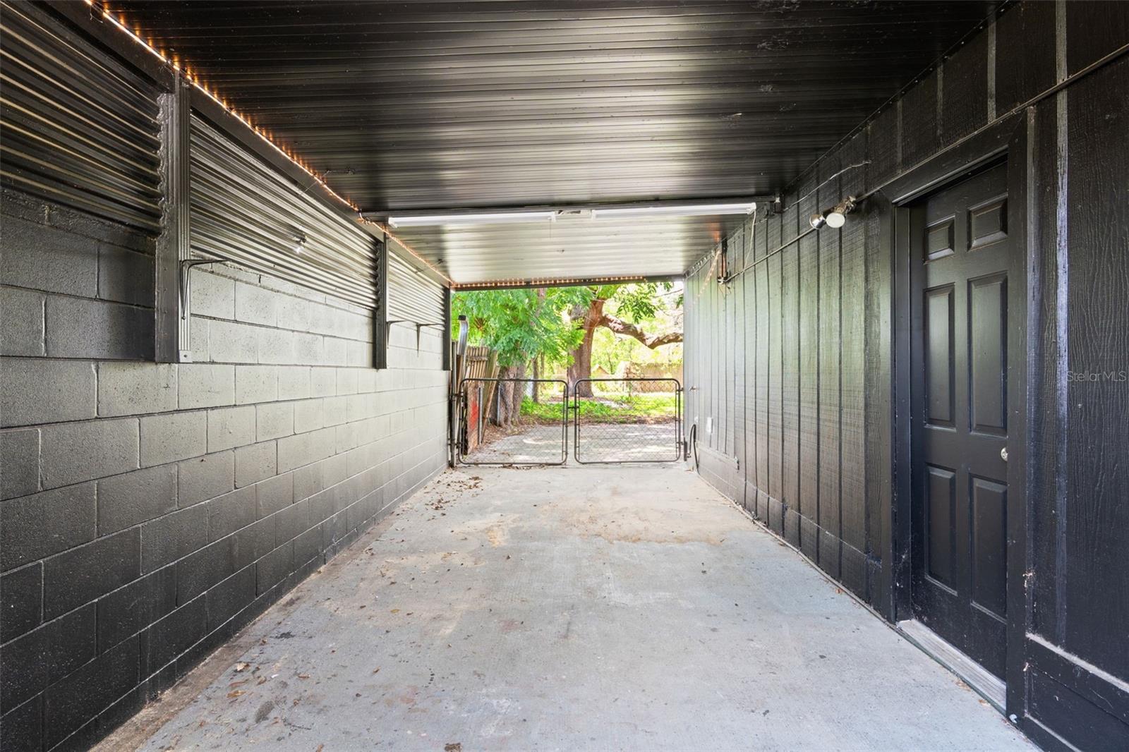 QUEEN ACRES - Residential