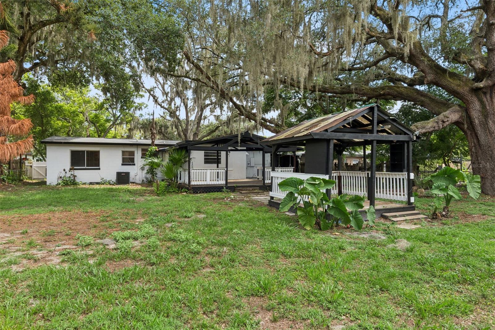 QUEEN ACRES - Residential