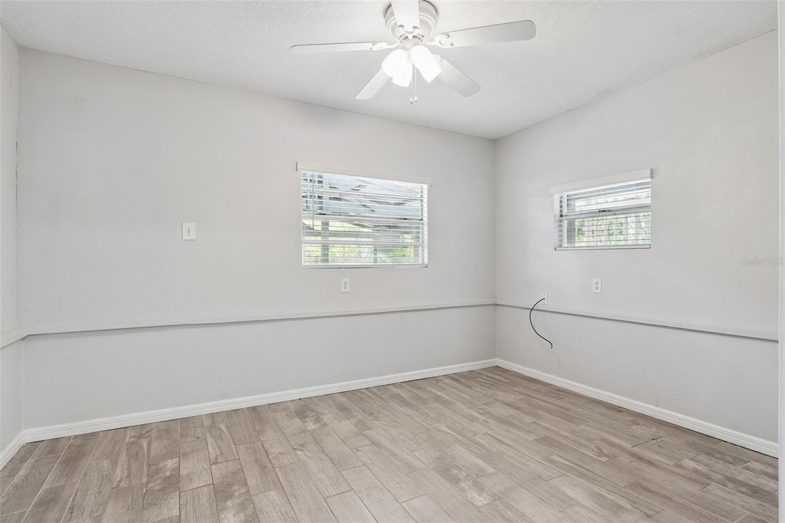 QUEEN ACRES - Residential