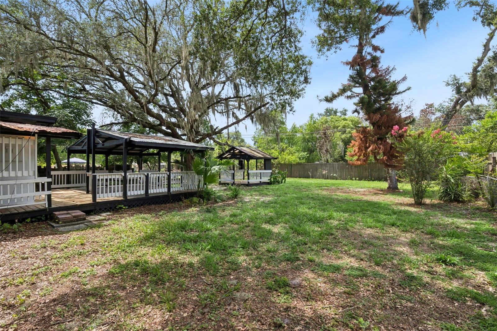 QUEEN ACRES - Residential