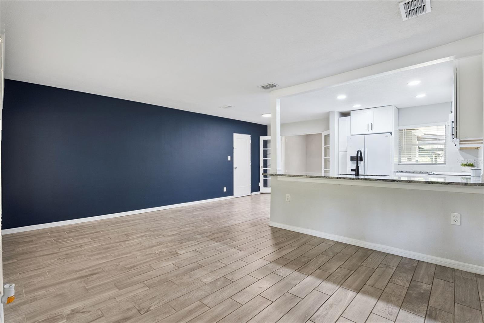 QUEEN ACRES - Residential