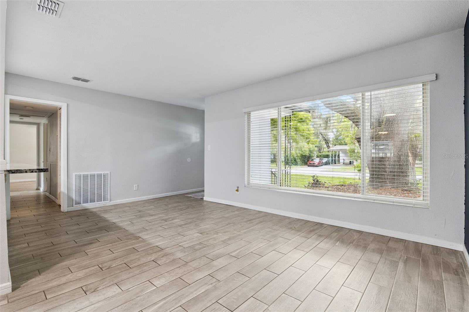 QUEEN ACRES - Residential