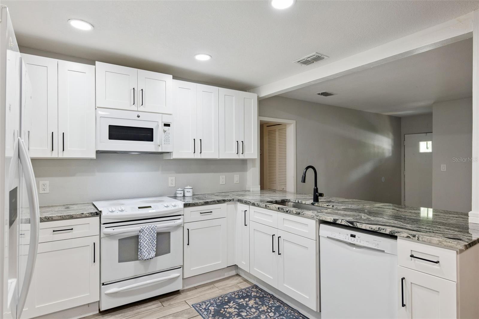 QUEEN ACRES - Residential