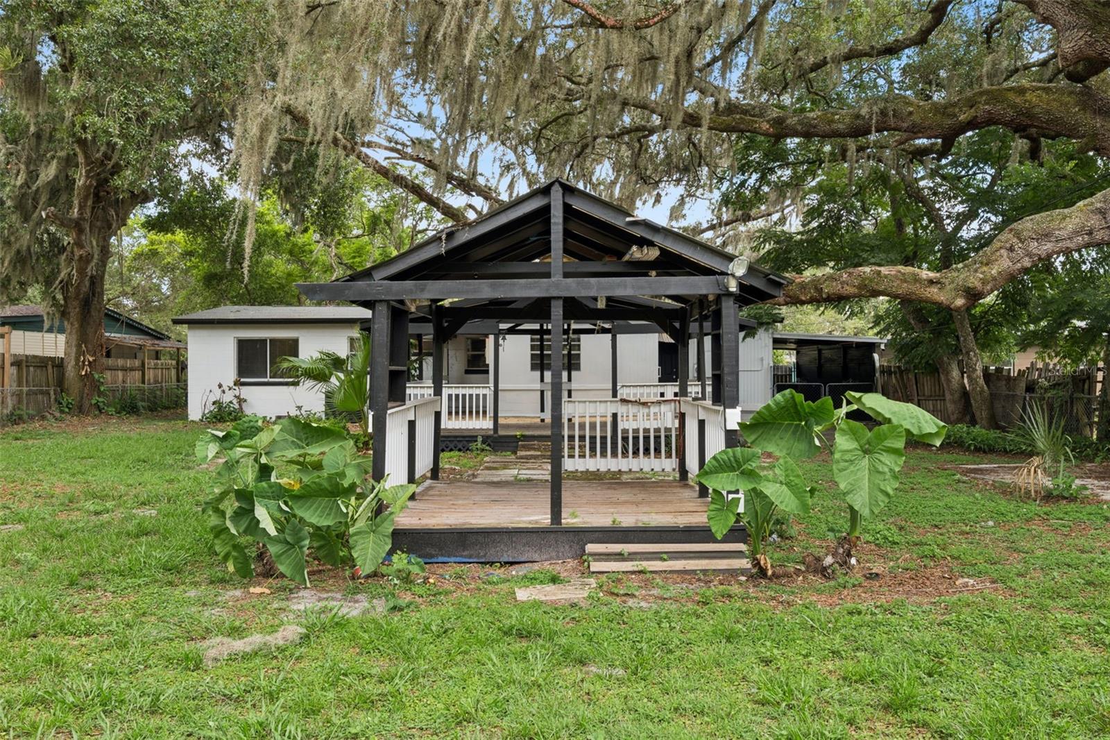 QUEEN ACRES - Residential