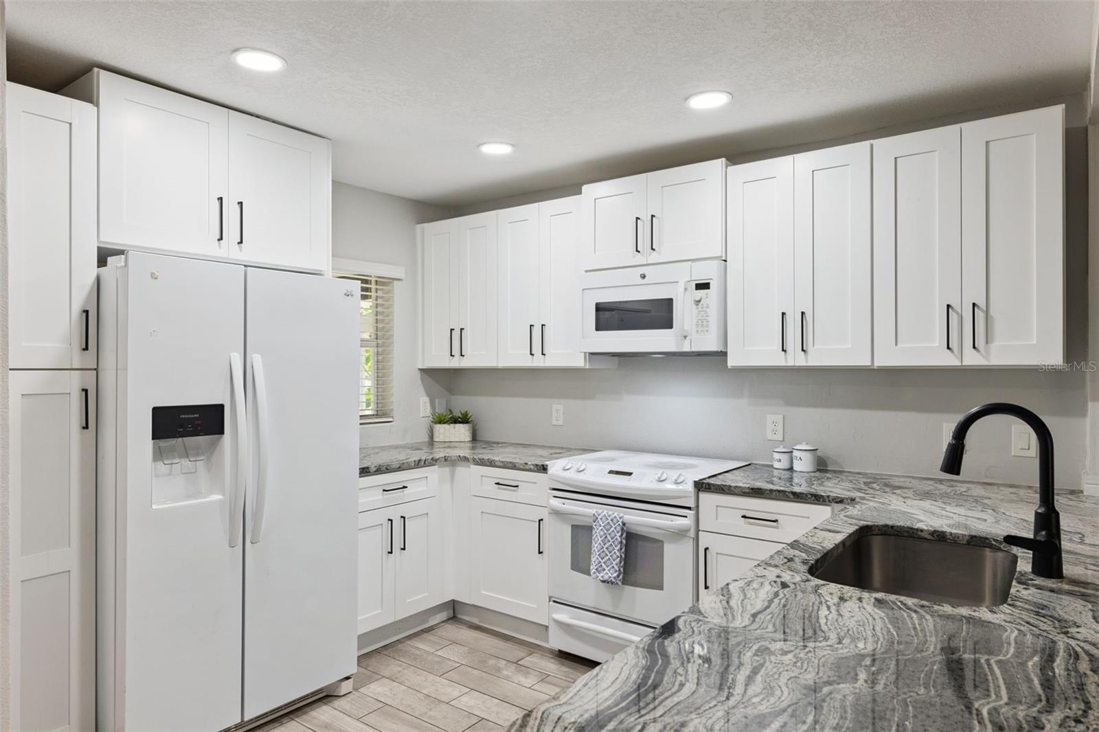 QUEEN ACRES - Residential