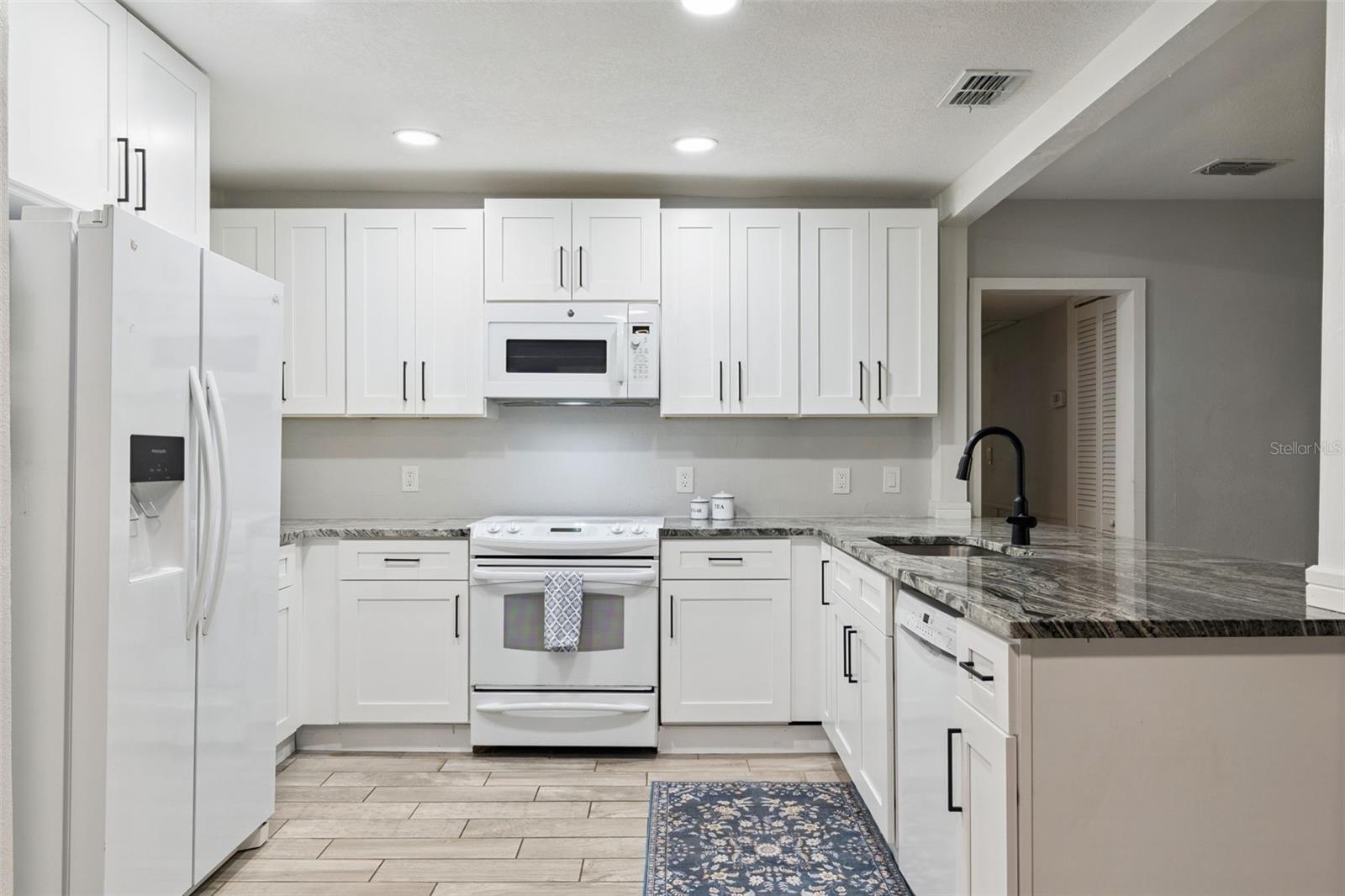 QUEEN ACRES - Residential