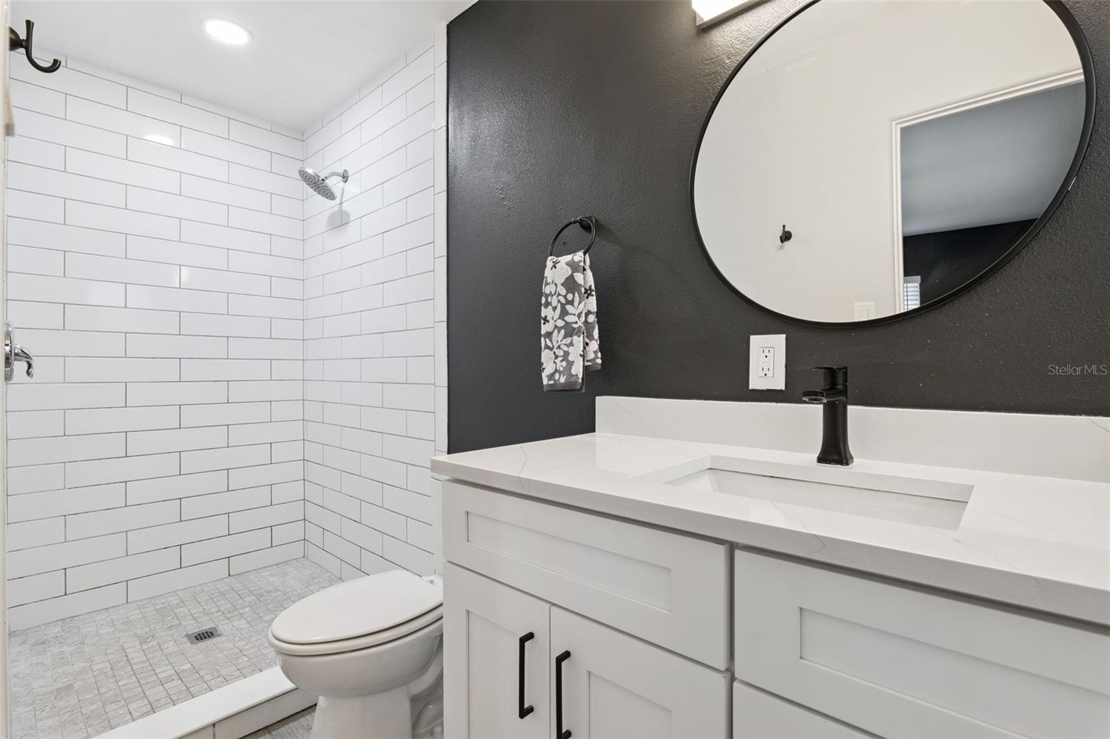QUEEN ACRES - Residential