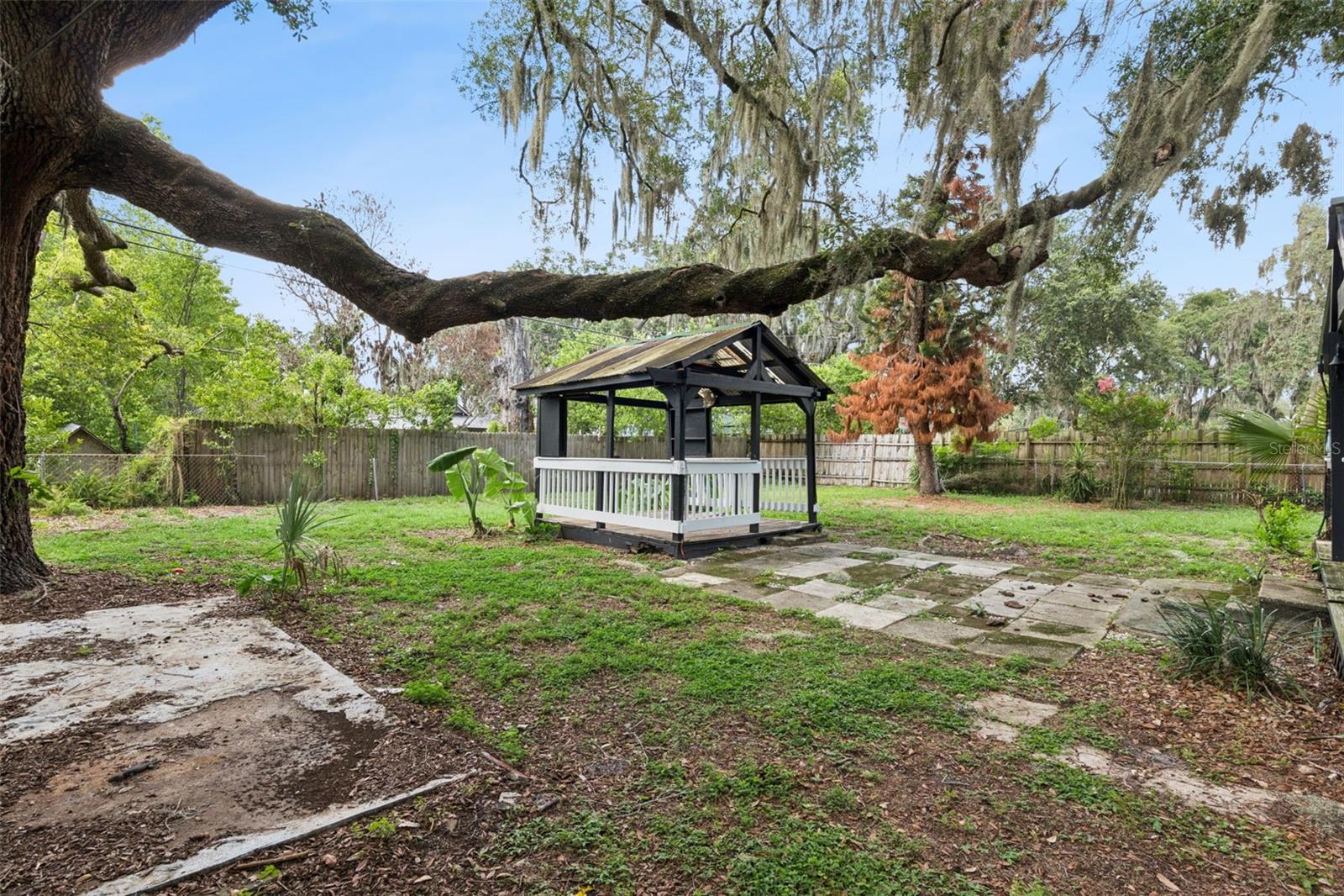 QUEEN ACRES - Residential