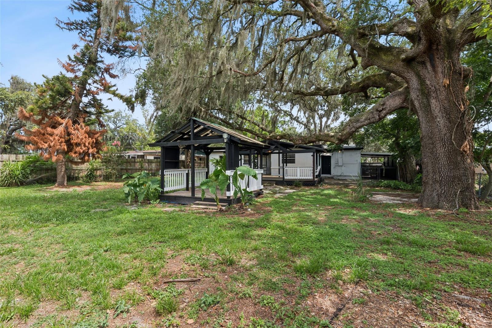 QUEEN ACRES - Residential
