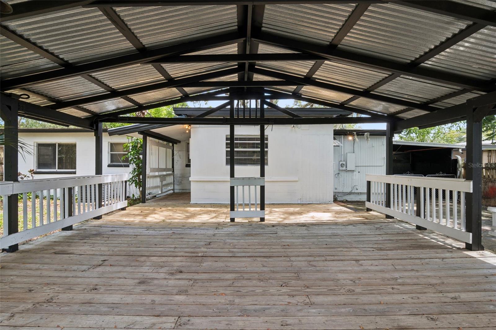 QUEEN ACRES - Residential